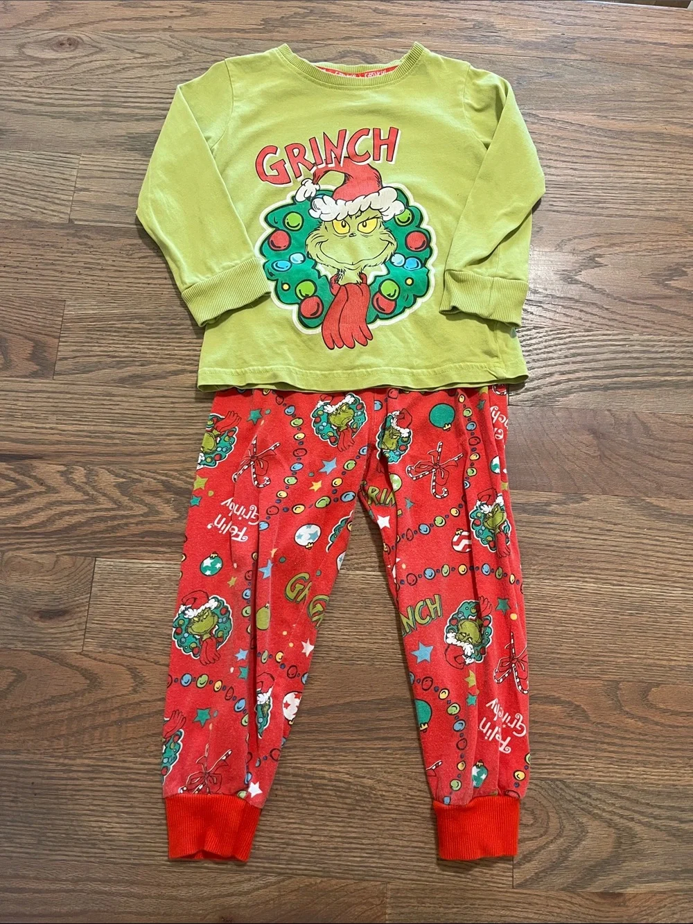 Grinch PJs size 3/4 years GUC